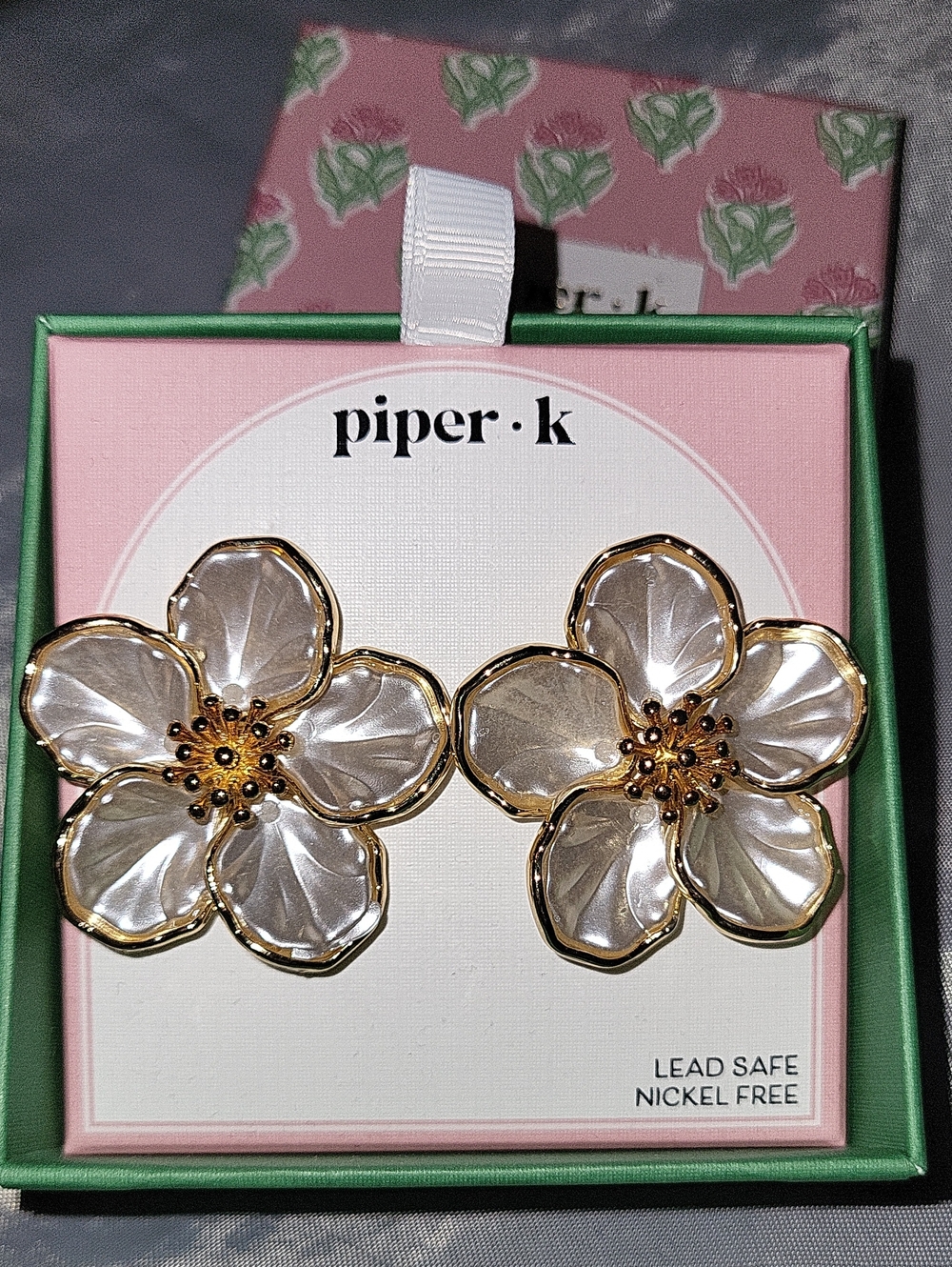 Piper K Gold-Trim White Flower Earrings BNIB RT TL